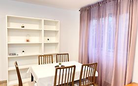 Apartamento nuevo recién reformado cerca de Barcelona